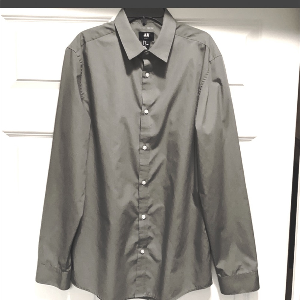 Men’s H&M Easy Iron Dress shirt Size Medium